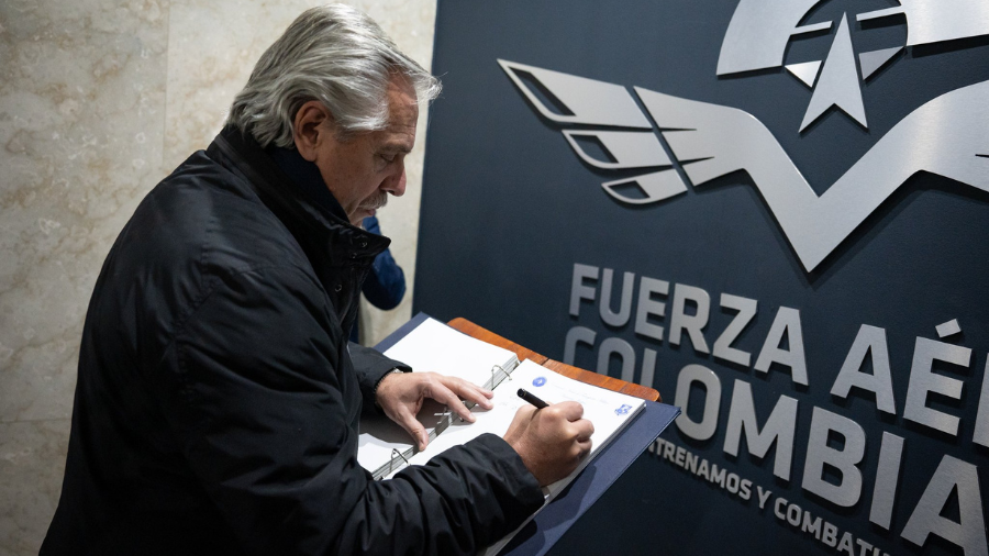 El Presidente Alberto Fernandez  llegó a Colombia para asistir a la asunción de Gustavo Petro