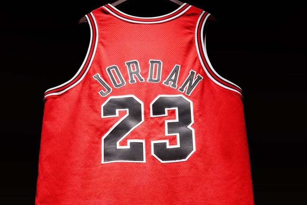 Subastarán en 5.000.000 de dólares la casaca que usó Michael Jordan en la final de 1998