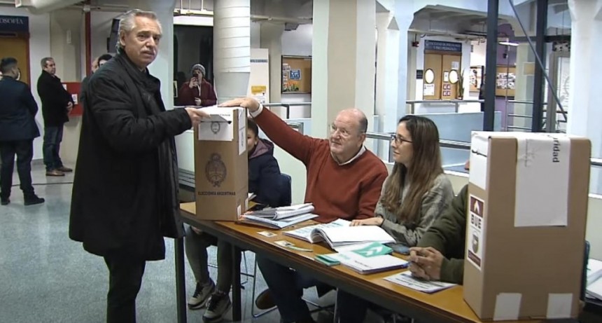 Votó Alberto Fernández y destacó la importancia de participar para hacer crecer a Argentina