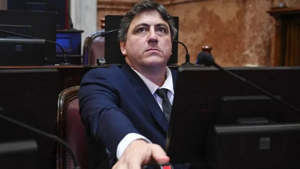  Francisco Paoltroni fue echado del bloque de senadores de la Libertad Avanza