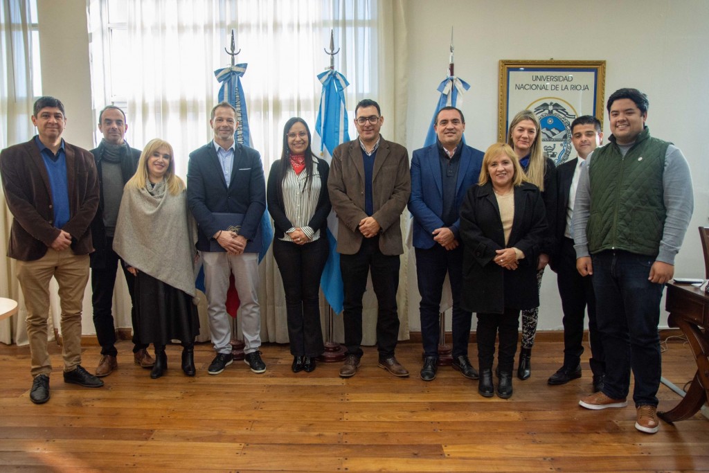 Álbarez Gómez desempolvó la fábrica de medicamentos de la UNLaR y vuelve a funcionar tras 15 años