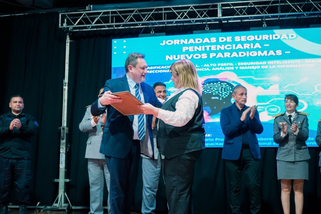 “Detrás de cada uniforme hay vocación, compromiso y una tarea esencial en la construcción de un sistema de justicia más humano y eficaz”