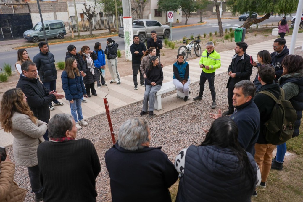 Armando Molina dialogó con vecinos del Paseo Monteagudo y avanza la obra en el sector