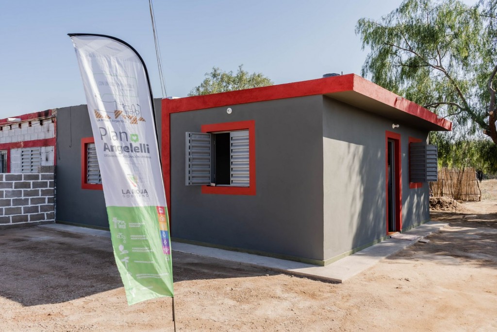 Pedrali entregó una vivienda del Plan Angelelli en Catuna