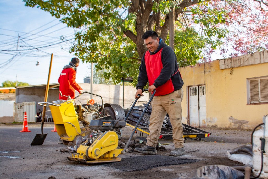 El Municipio Capital llevó su plan de bacheo al barrio San Martín