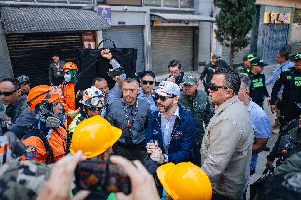 Siguen las acciones de rescate en Colombia para encontrar sobrevivientes