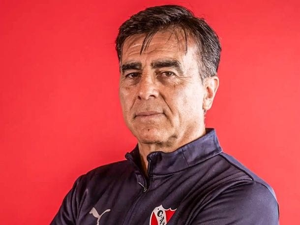  Gustavo Quinteros dej&oacute; de ser el entrenador del Rojo 