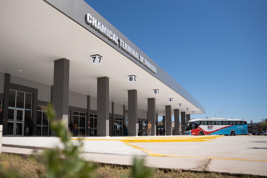 Quintela inaugur&oacute; la terminal de &oacute;mnibus en Chamical