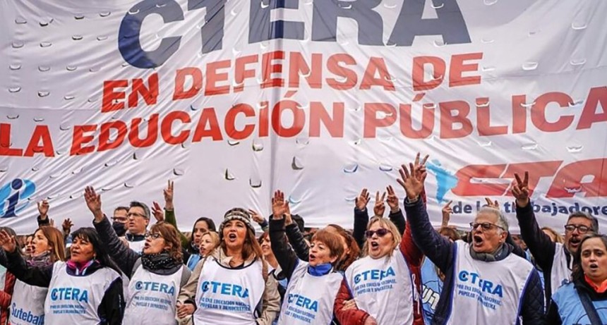 Masiva marcha docente en una jornada nacional de paro