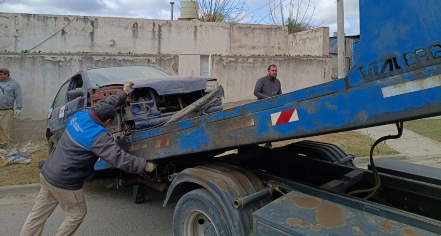 Municipio multa y retira otro veh&iacute;culo de la v&iacute;a p&uacute;blica