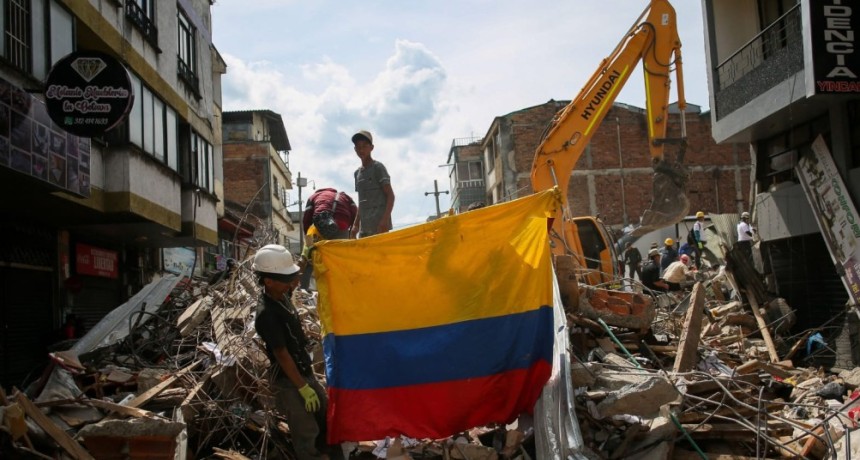 Colombia: contin&uacute;a la b&uacute;squeda de sobrevivientes entre los escombros