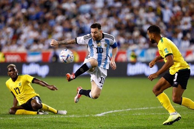 Con dos golazos de Messi, Argentina goleó a Jamaica en Nueva Jersey