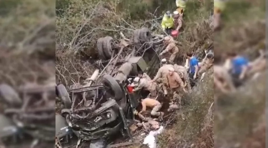 San Martin de los Andes: Cuatro soldados muertos y 18 heridos tras desbarrancar un camión del Ejército