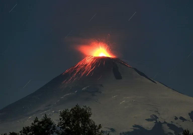 Alerta naranja en Chile por la actividad en un volcán cercano a Neuquén