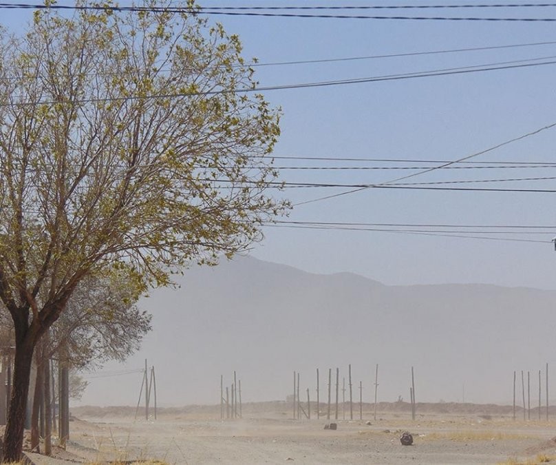 El COE emitió un alerta por vientos y polvo en suspensión 