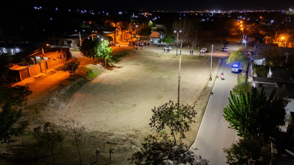 Municipio instaló más de 500 luminarias en zona oeste 