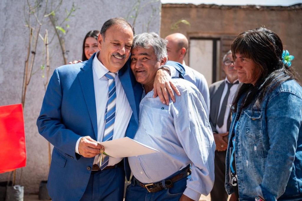 La Provincia entregó 19 viviendas a familias de Salinas de Bustos