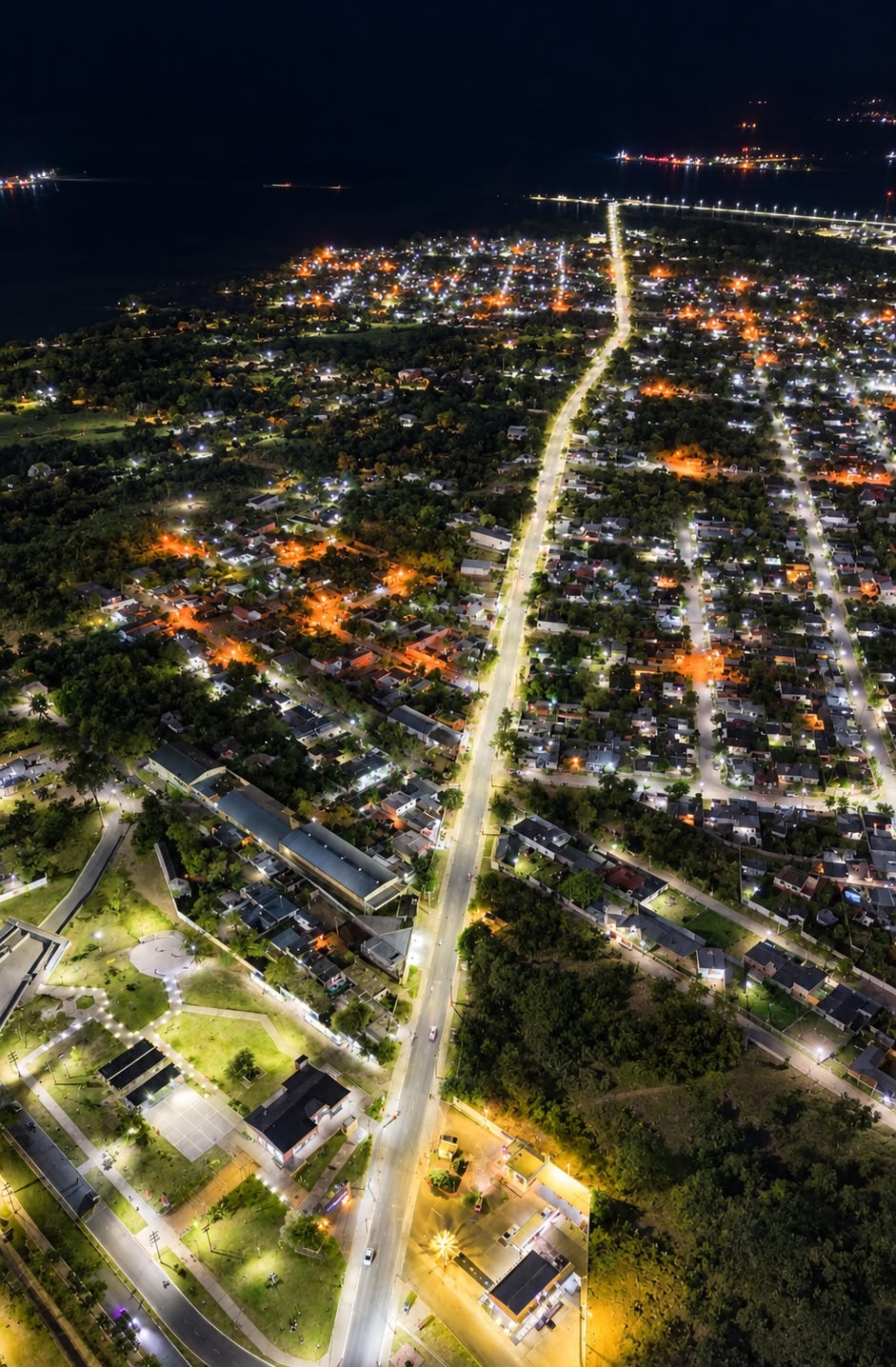 Iluminan el acceso norte de la capital