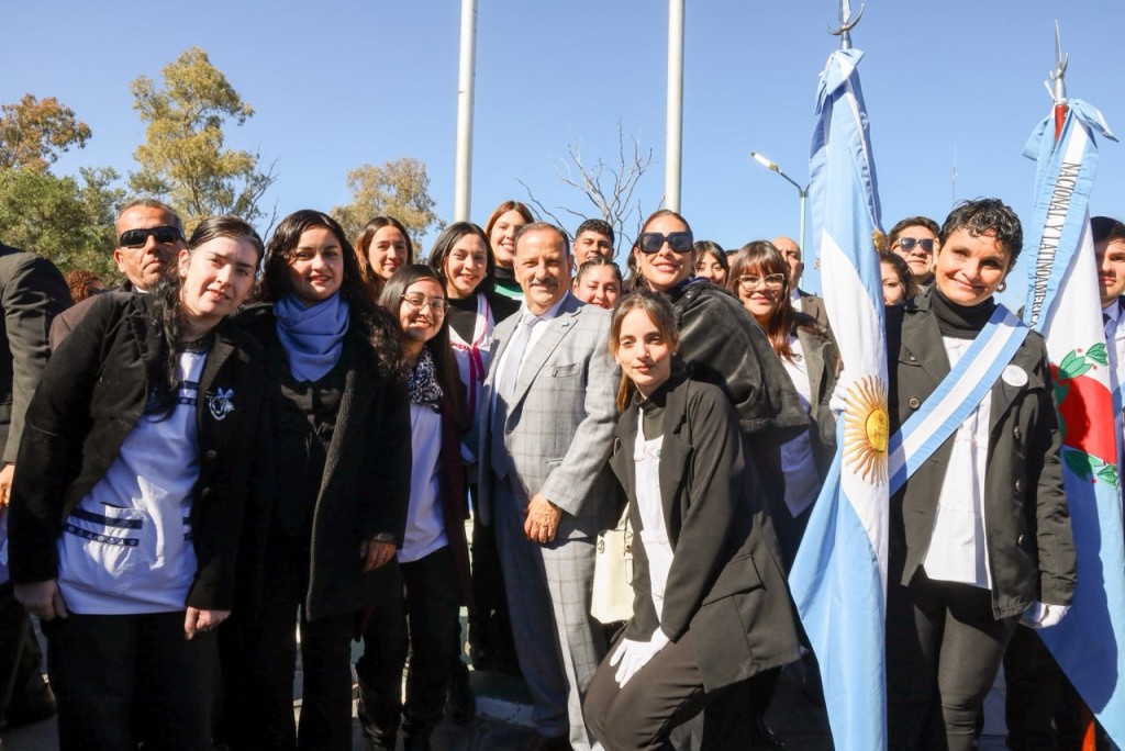 Quintela anunci&oacute; 32 viviendas y obras de pavimentaci&oacute;n para Milagro y Catuna