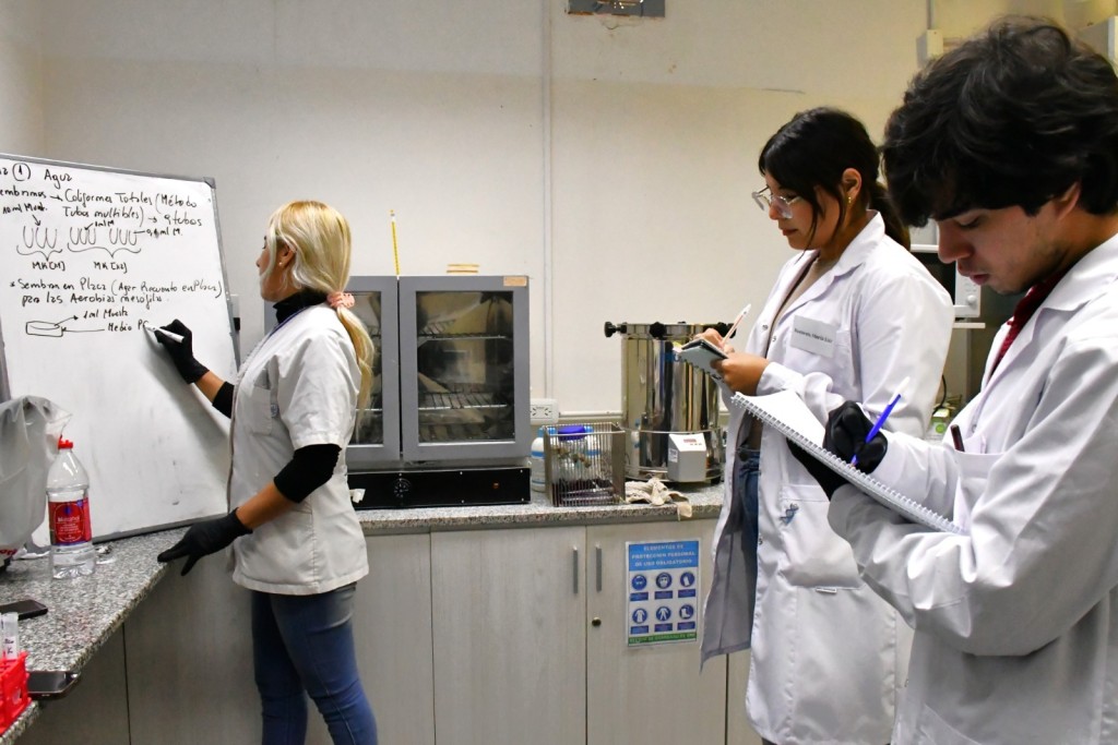 Estudiantes de la UNLaR completan pr&aacute;cticas profesionales en el Instituto de Servicios Ambientales