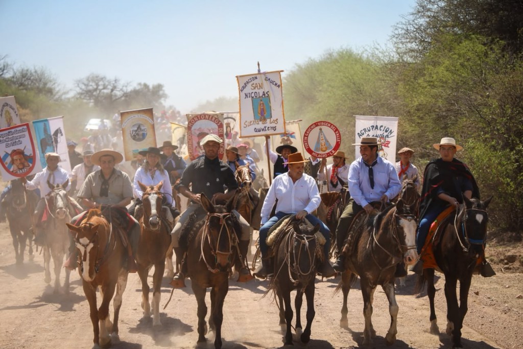 Huaja homenaje&oacute; al Chacho Pe&ntilde;aloza con una nueva Cabalgata Federal