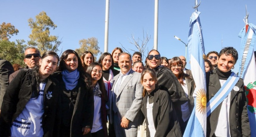 Quintela anunci&oacute; 32 viviendas y obras de pavimentaci&oacute;n para Milagro y Catuna