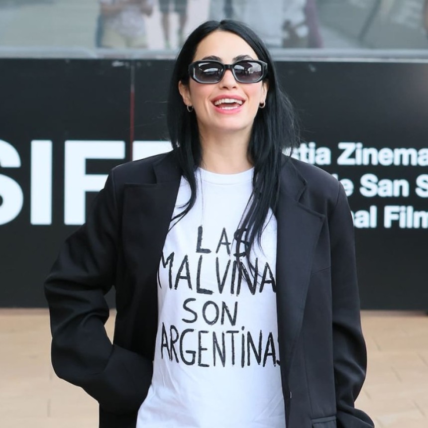 &ldquo;Lali lleg&oacute; a San Sebasti&aacute;n y sorprendi&oacute; con un mensaje sobre Malvinas&rdquo;