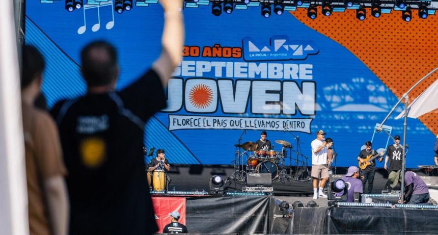 Septiembre Joven volvi&oacute; con una multitud y celebr&oacute; sus 30 a&ntilde;os