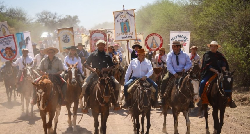 Huaja homenaje&oacute; al Chacho Pe&ntilde;aloza con una nueva Cabalgata Federal