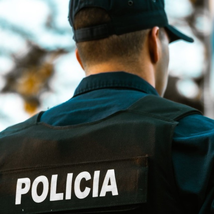 Expulsaron a dos polic&iacute;as de la fuerza por pr&eacute;stamos clandestinos