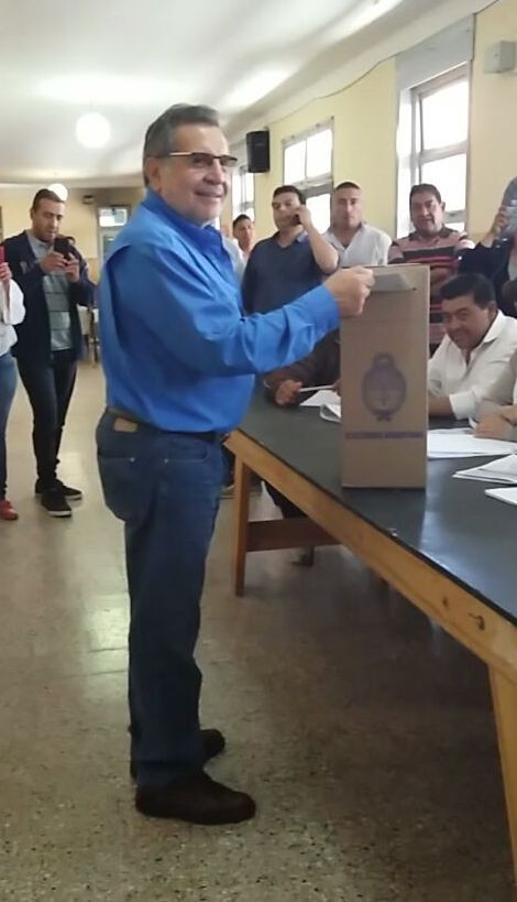 Beder Herrera emitió su voto en Campanas