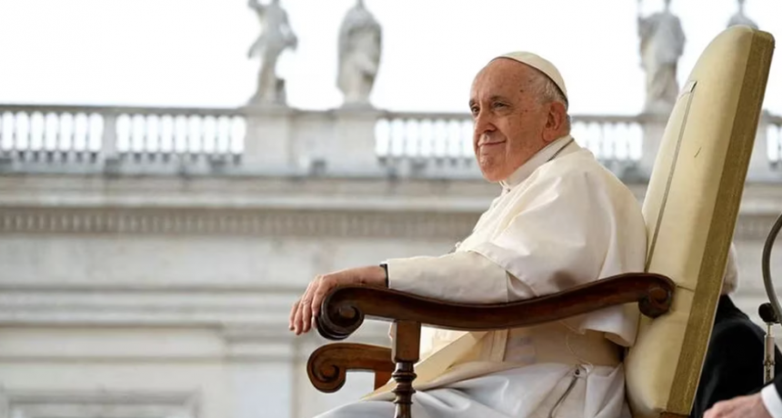 Massa aseguró que hará todo lo posible para que el Papa Francisco venga en 2024