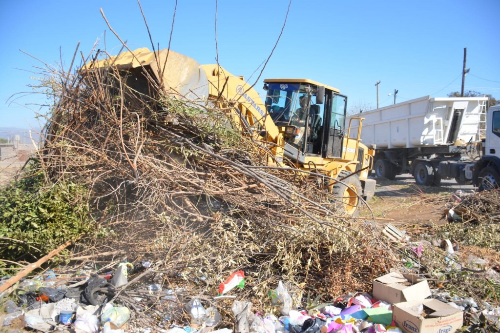 Insólito: Municipio limpió por séptima vez un basural en zona este