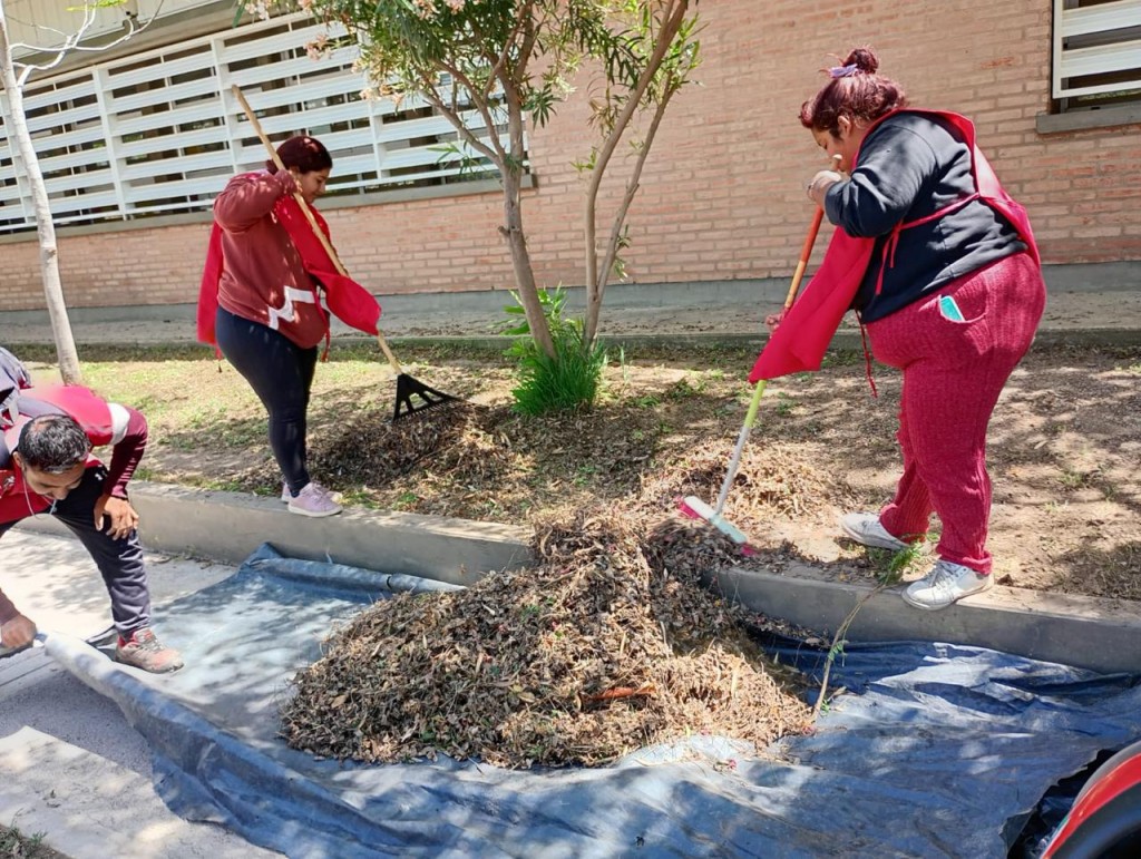 Fuerte operativo de recuperación, limpieza y desmalezamiento en 40 establecimientos educativos