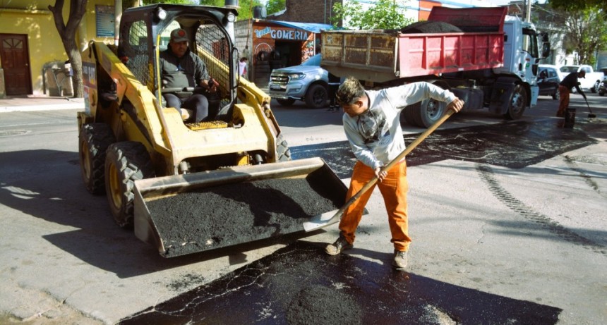 Municipio continúa operativos de bacheo en zona norte