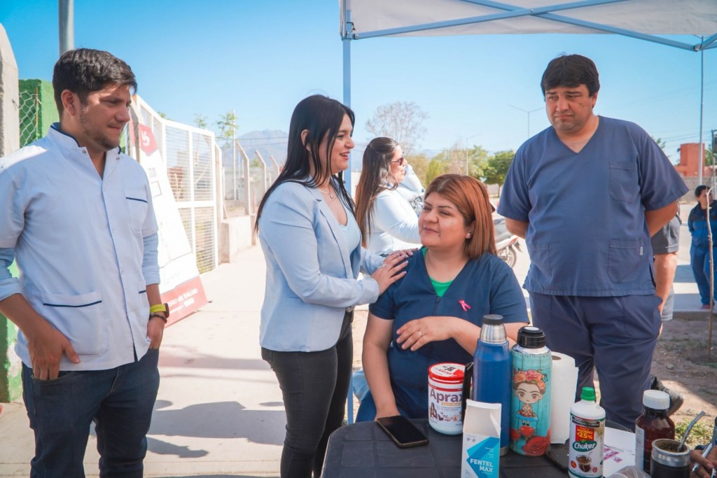 Salud refuerza la prevención con operativos en barrios de la Capital