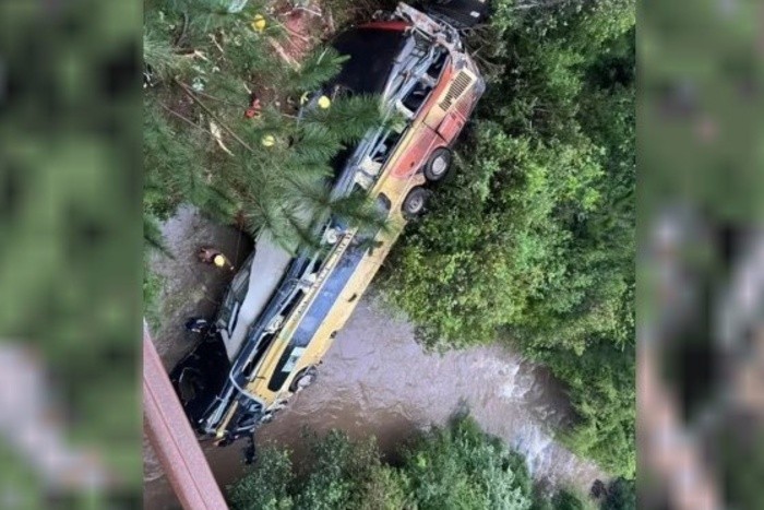 Tragedia en Misiones: un micro cayó a un arroyo, hay nueve muertos y 29 heridos