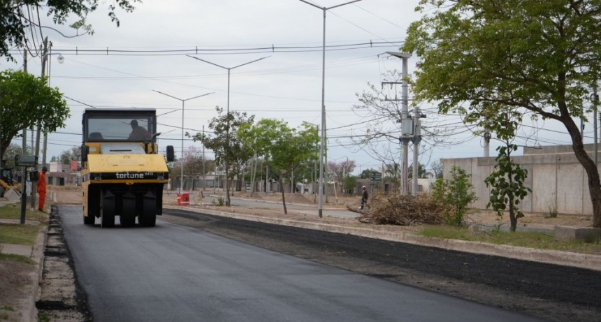 Municipio y provincia avanzan en el asfaltado de la avda Rosa Bazán de Cámara