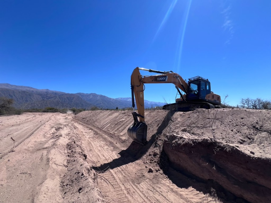 Acondicionan cauces de r&iacute;os para evitar desbordes y crecidas en la Costa Riojana