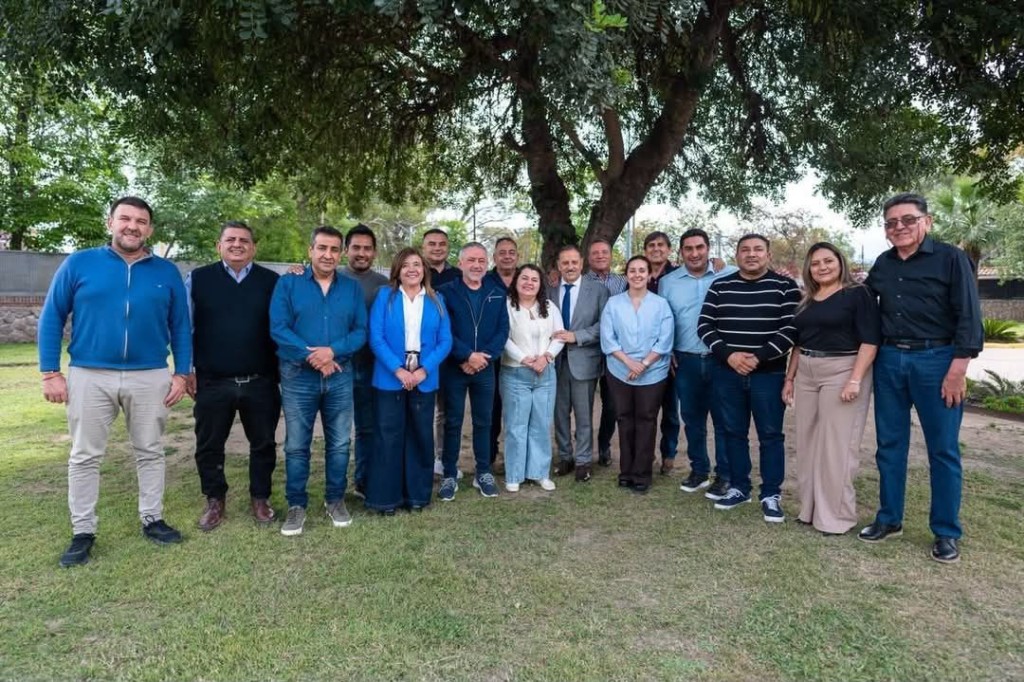 Los intendentes se abroquelan para apoyar al gobernador Quintela