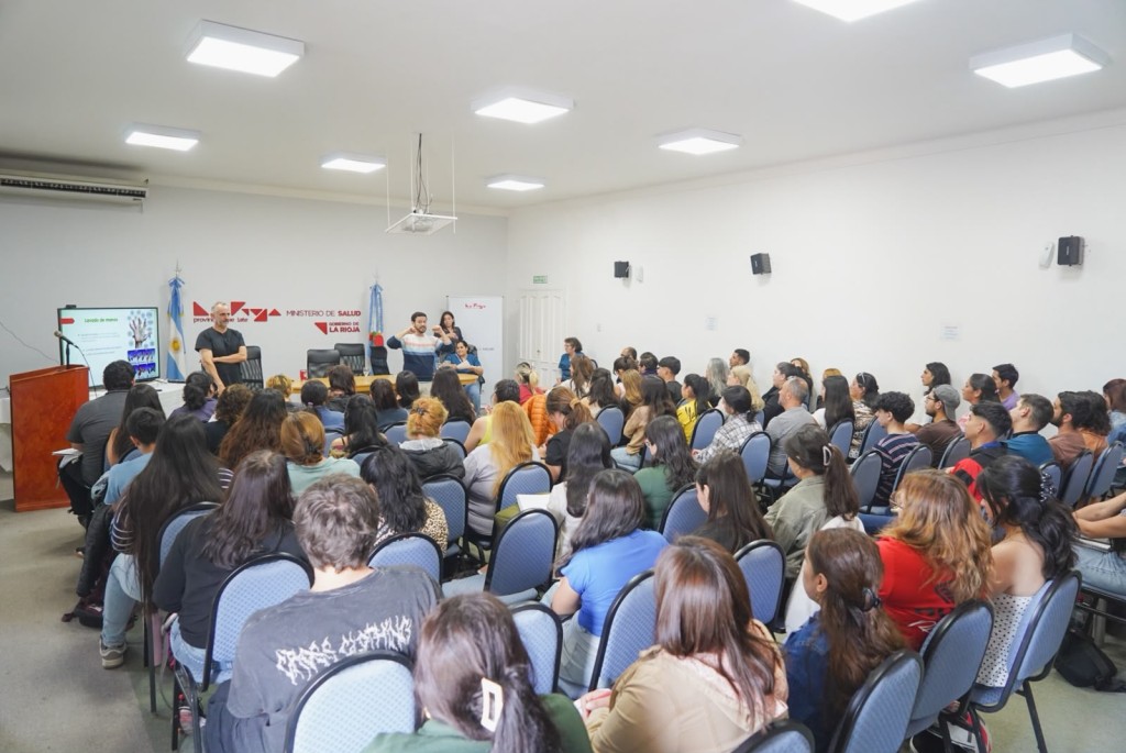 Manipulaci&oacute;n de alimentos: Salud capacit&oacute; gratis y record&oacute; c&oacute;mo obtener el carnet obligatorio