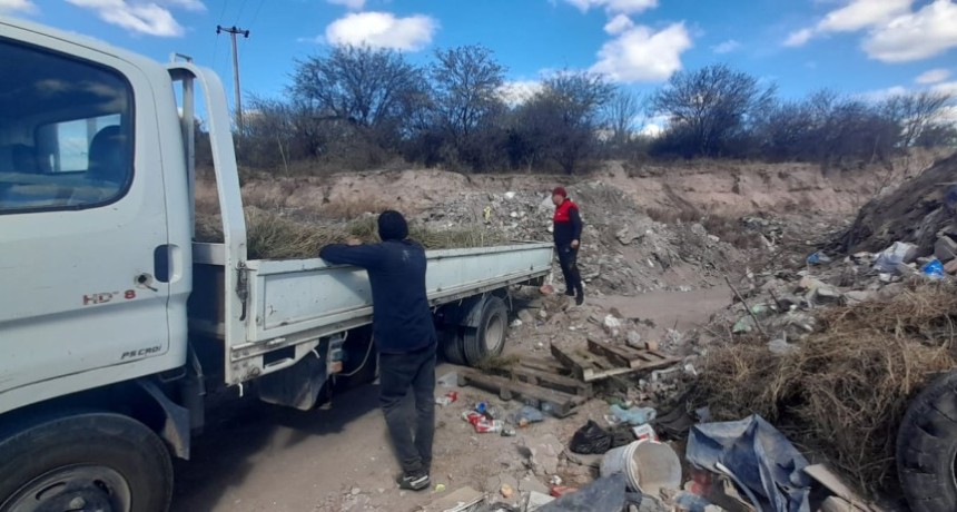 Armando Molina pidi&oacute; duras sanciones para quienes arrojen basura en la v&iacute;a p&uacute;blica