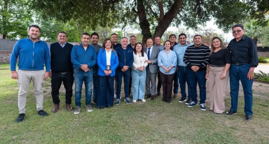 Los intendentes se abroquelan para apoyar al gobernador Quintela