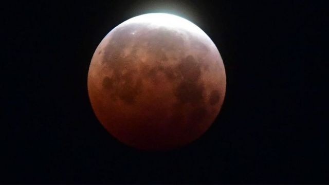 El viernes se verá el eclipse lunar más largo desde 1440 en varios continentes