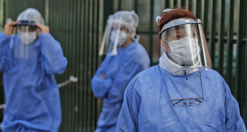 28 personas fallecieron y se registraron 1.271 nuevos contagios de coronavirus en el país