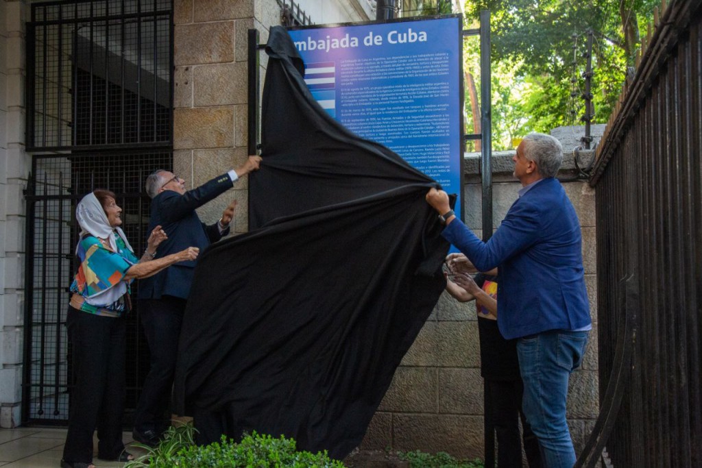 Señalizan la Embajada de Cuba como sitio vinculado al terrorismo de Estado