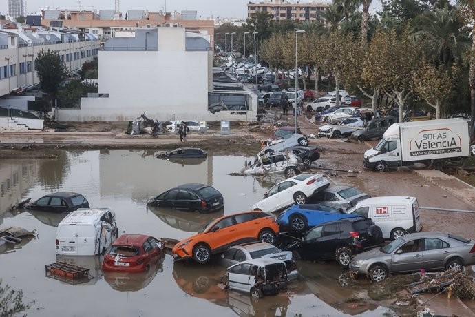 El gobierno español enviará refuerzos para asistir a los damnificados en Valencia