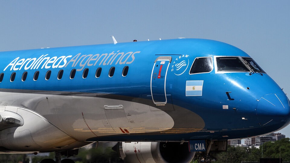 Aerolíneas Argentinas: arrancan reuniones con los gremios