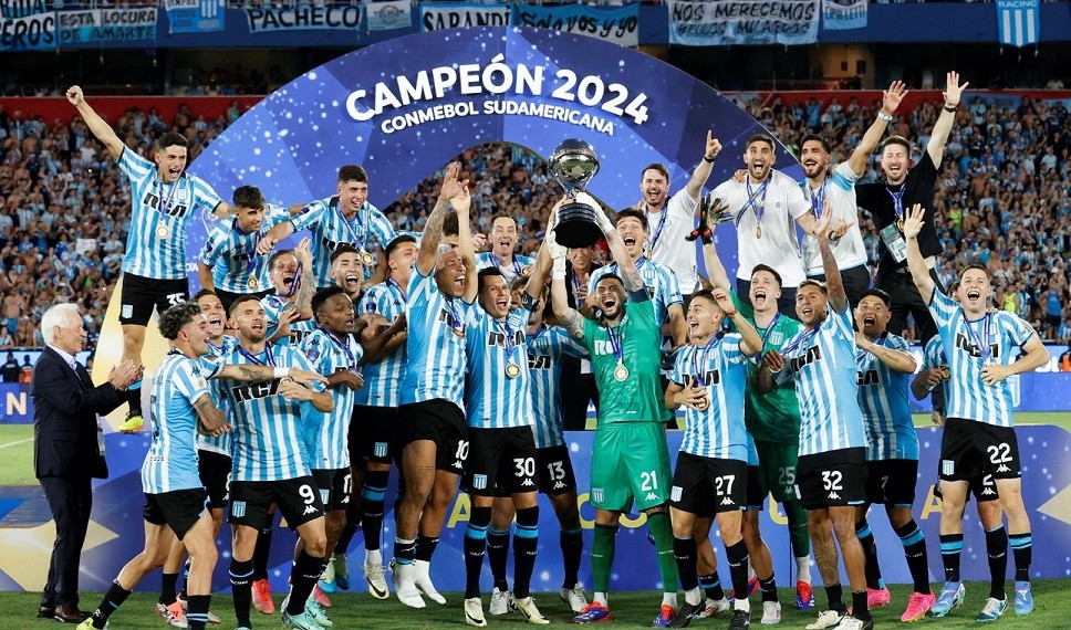  Racing campeón de la Sudamericana: Celebración en el Obelisco junto a miles de hinchas