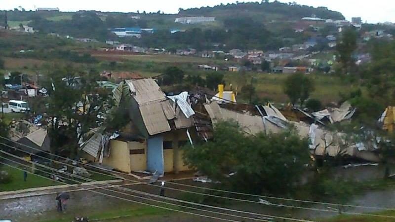 Arrasador paso de dos tornados en la triple frontera